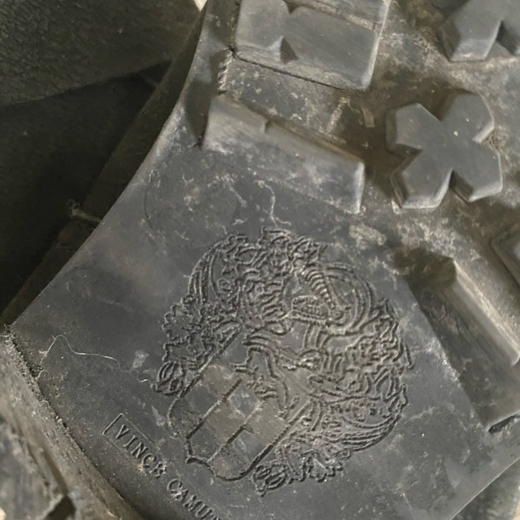 Black suede Vince Camuto booties - Picture 6 of 6